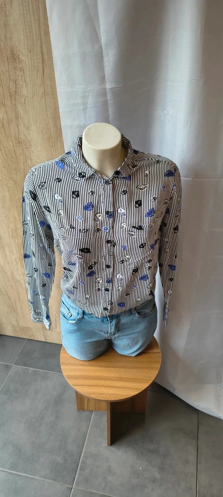 FB Sister blusa XS | Preto e branco listrado com estampa azul divertida | Silhueta fluida |#285 – photo 5
